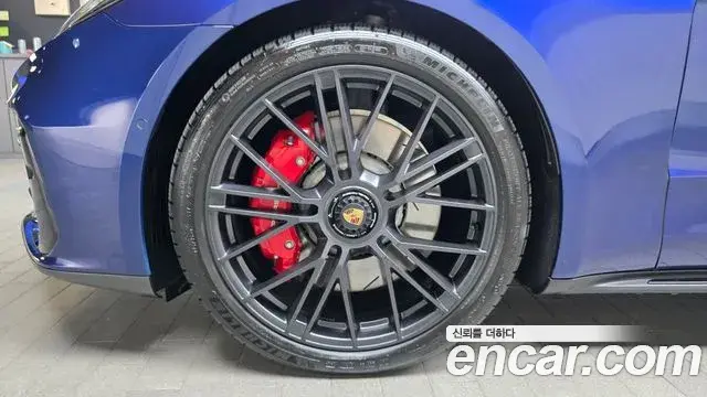 Porsche Panamera 2025 — ფოტო 14/20