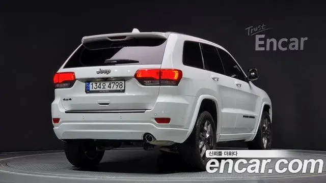 Jeep Grand Cherokee 2021 — Şəkil 10/20