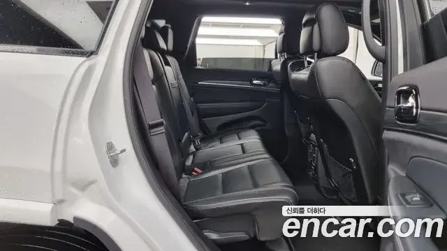 Jeep Grand Cherokee 2021 — Şəkil 16/20