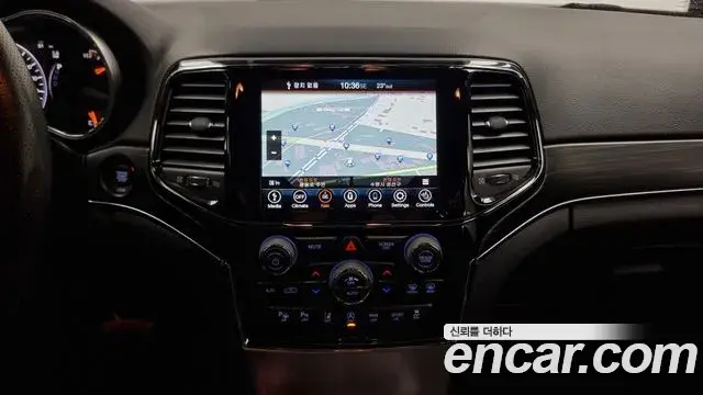 Jeep Grand Cherokee 2021 — Şəkil 18/20