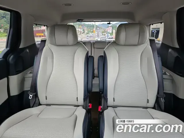 Kia Carnival 2024 — Şəkil 8/20