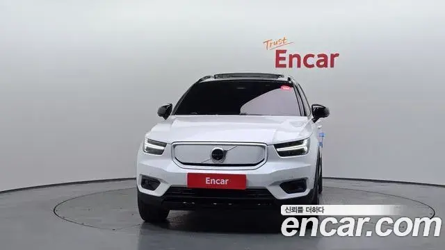Volvo XC40 Recharge 2022 — ფოტო 15/20