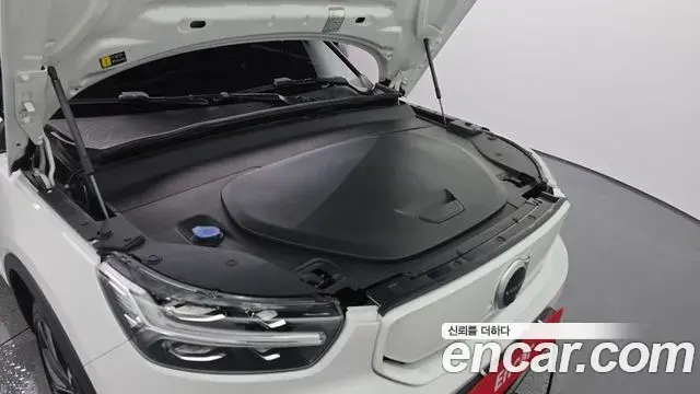 Volvo XC40 Recharge 2022 — ფოტო 10/20