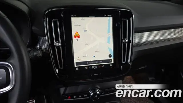 Volvo XC40 Recharge 2022 — ფოტო 17/20