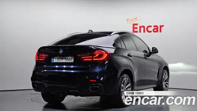 BMW X6 2018 — Photo 11/20