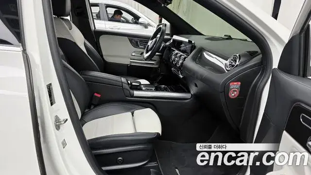 Mercedes-Benz GLA-Class 2020 — Photo 19/20
