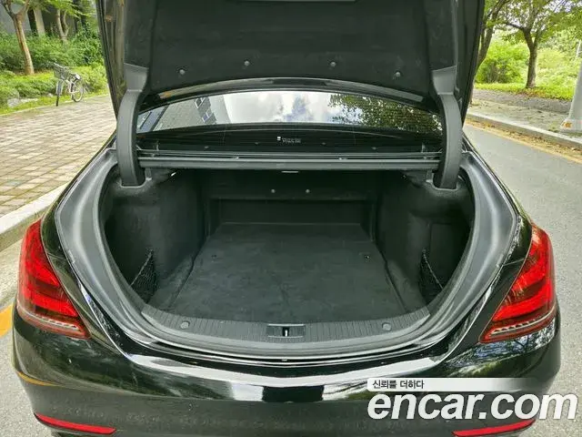 Mercedes-Benz S-Class 2018 — Photo 6/20