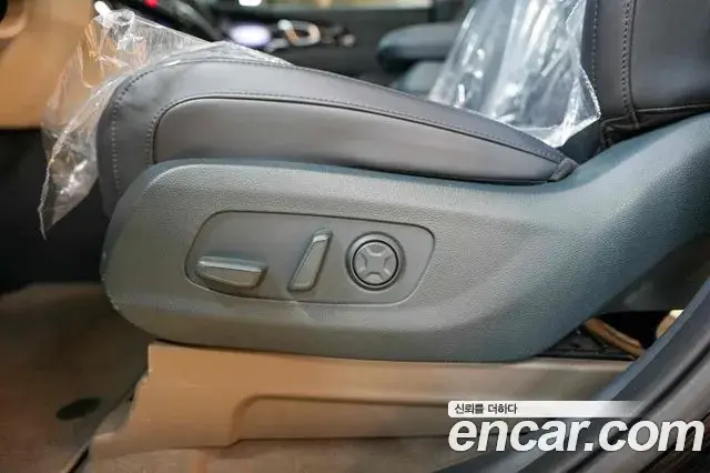 Kia Carnival 2021 — ფოტო 16/20