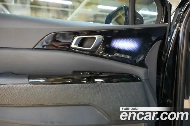 Kia Carnival 2021 — ფოტო 14/20