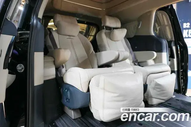 Kia Carnival 2021 — ფოტო 18/20
