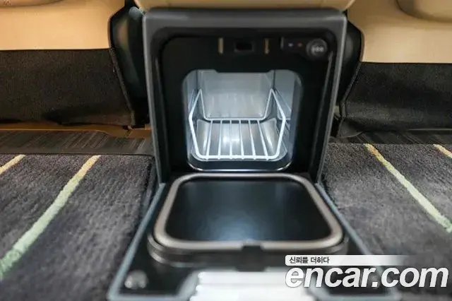 Kia Carnival 2021 — ფოტო 6/20