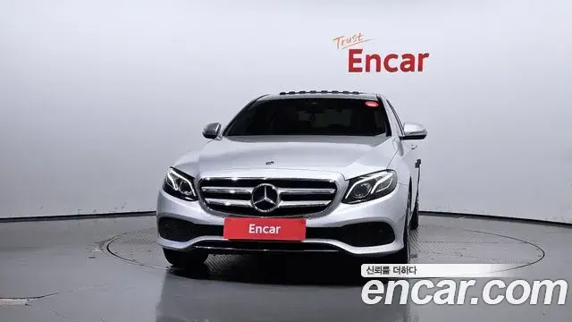 Mercedes-Benz E-Class 2019 — Photo 19/20