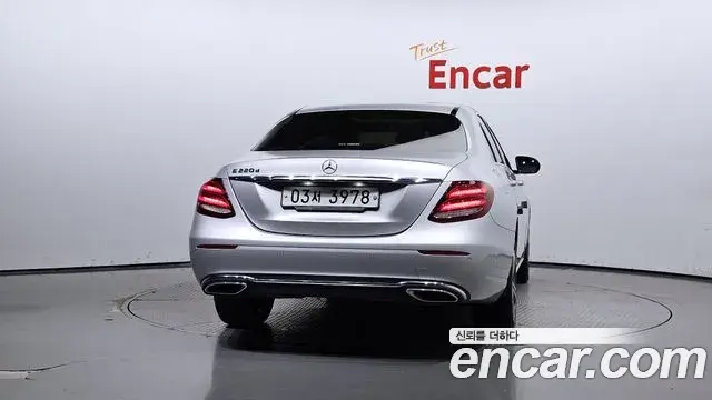 Mercedes-Benz E-Class 2019 — Photo 4/20