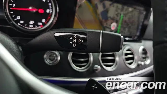 Mercedes-Benz E-Class 2019 — Photo 2/20