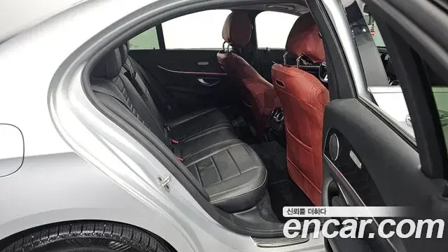 Mercedes-Benz E-Class 2019 — Photo 10/20