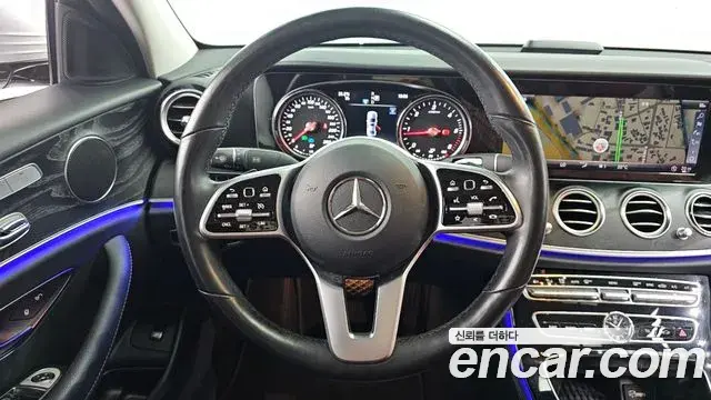 Mercedes-Benz E-Class 2019 — Photo 16/20