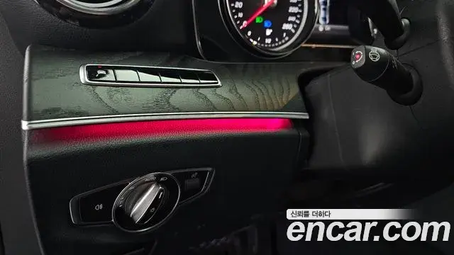 Mercedes-Benz E-Class 2019 — Photo 20/20