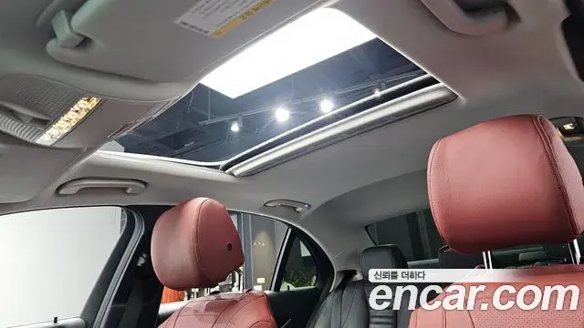 Mercedes-Benz E-Class 2019 — Photo 5/20