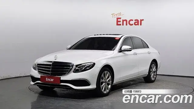Mercedes-Benz E-Class 2018 — ფოტო 16/20