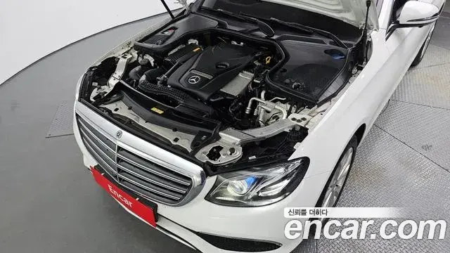 Mercedes-Benz E-Class 2018 — ფოტო 20/20