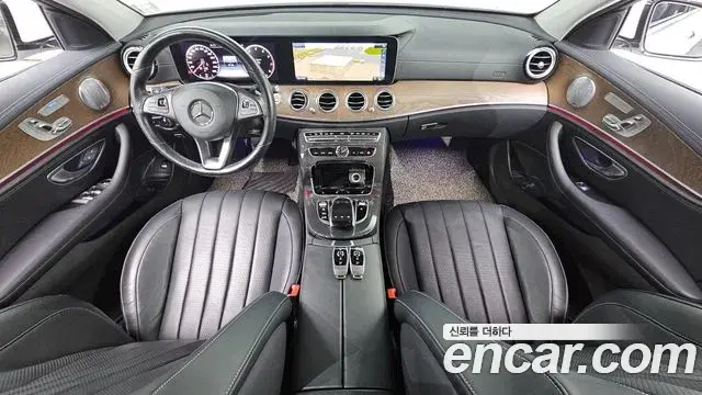 Mercedes-Benz E-Class 2018 — ფოტო 14/20