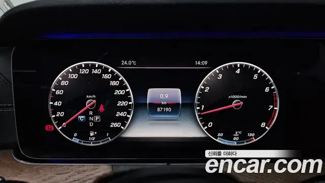 Mercedes-Benz E-Class 2018 — ფოტო 17/20