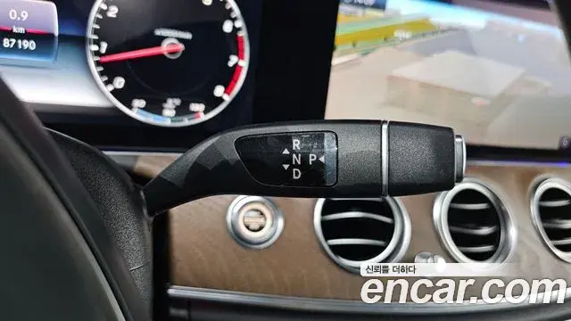 Mercedes-Benz E-Class 2018 — ფოტო 10/20