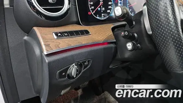 Mercedes-Benz E-Class 2018 — ფოტო 11/20