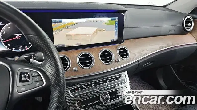 Mercedes-Benz E-Class 2018 — ფოტო 4/20