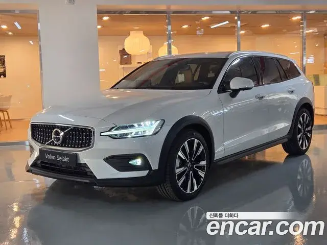 Volvo V60 Cross Country 2025 — Şəkil 8/17