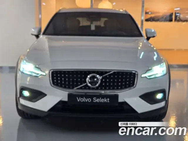 Volvo V60 Cross Country 2025 — Şəkil 3/17