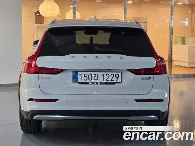 Volvo V60 Cross Country 2025 — Şəkil 10/17