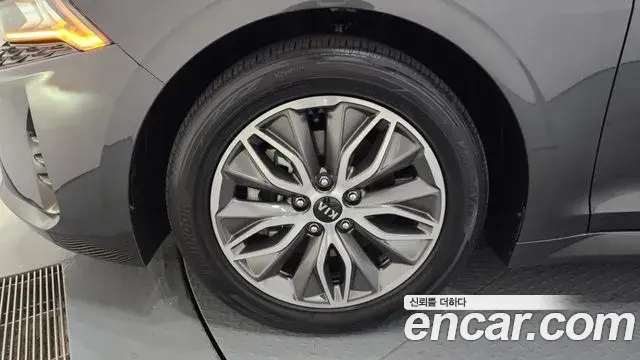 Kia K5 2020 — ფოტო 12/20