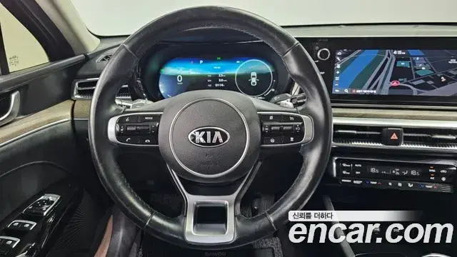 Kia K5 2020 — ფოტო 8/20