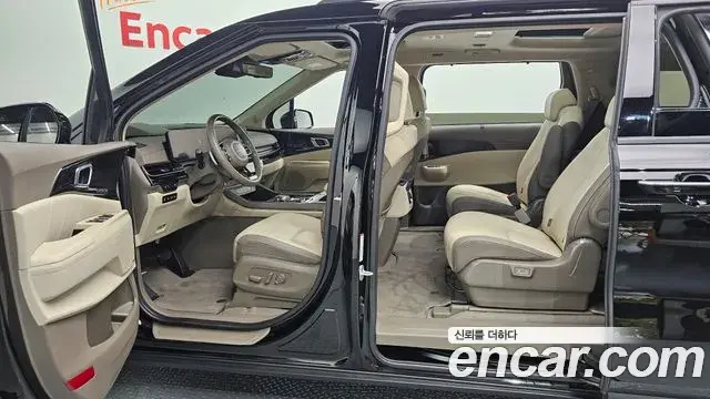 Kia Carnival 2023 — Фото 17/20