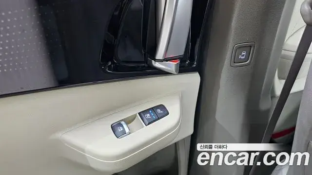 Kia Carnival 2023 — Фото 18/20
