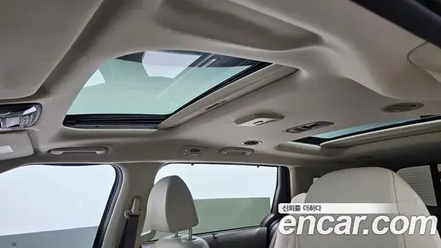 Kia Carnival 2023 — Фото 19/20