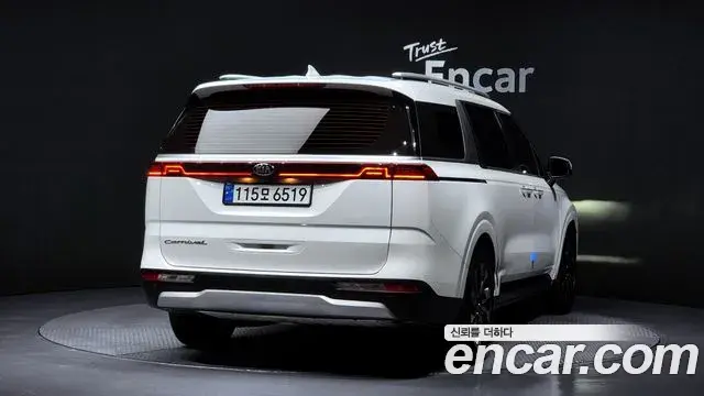 Kia Carnival 2020 — Фото 1/20