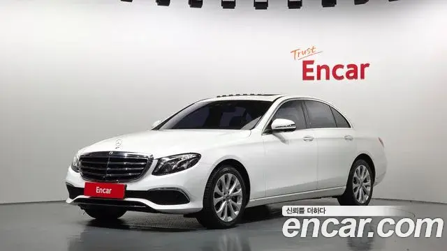 Mercedes-Benz E-Class 2018 — ფოტო 14/20