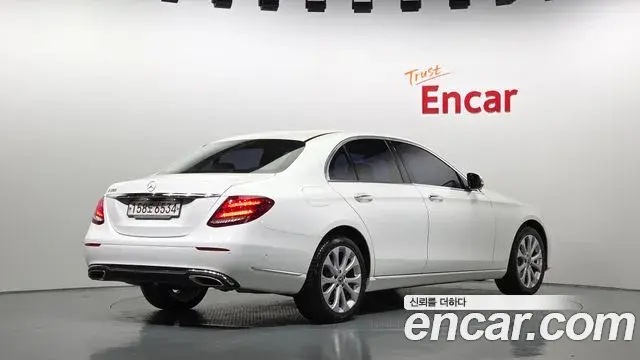 Mercedes-Benz E-Class 2018 — ფოტო 10/20