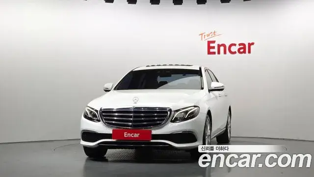Mercedes-Benz E-Class 2018 — ფოტო 15/20
