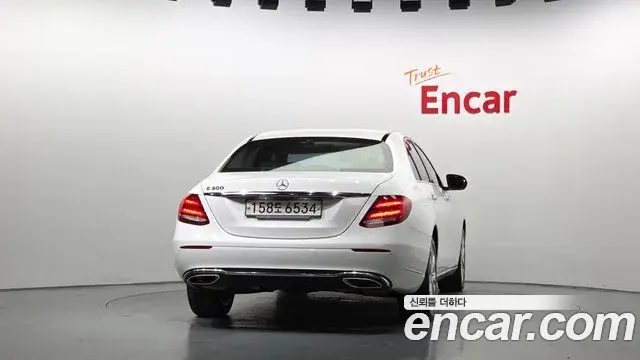 Mercedes-Benz E-Class 2018 — ფოტო 2/20