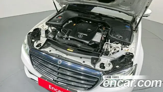 Mercedes-Benz E-Class 2018 — ფოტო 20/20
