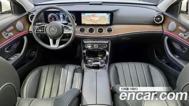 Mercedes-Benz E-Class 2018 — ფოტო 11/20
