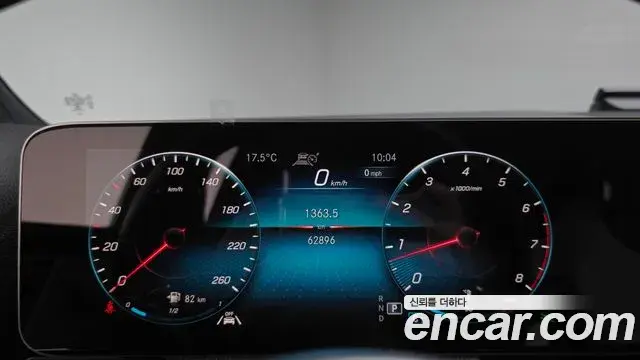 Mercedes-Benz GLA-Class 2020 — ფოტო 16/21