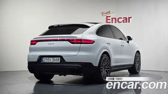 Porsche Cayenne 2021 — ფოტო 14/20