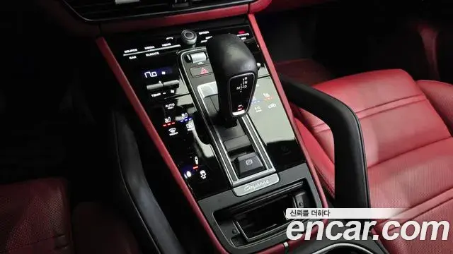 Porsche Cayenne 2021 — ფოტო 15/20