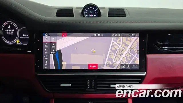 Porsche Cayenne 2021 — ფოტო 8/20