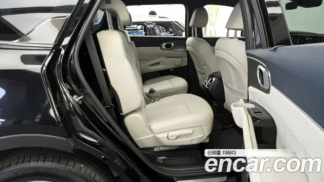 Kia Sorento 2023 — Photo 2/20