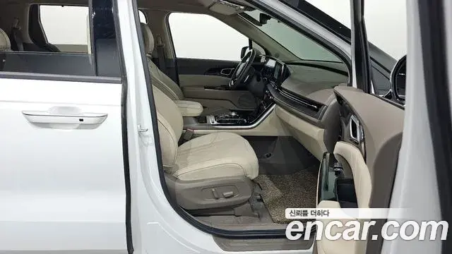Kia Carnival 2021 — Şəkil 16/20
